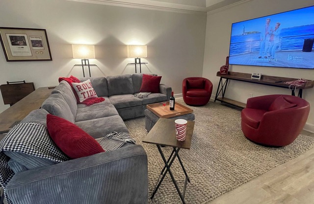 New remodeled 2BR 2BT condo, only 1.4 miles to Bryant-Denny Stadium! ROLL TIDE!!