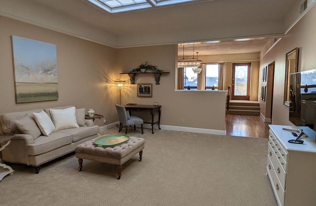 New, Remodeled, Luxury Loft w/Hot Tub & Rooftop Patio