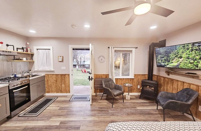 NEW! Remodeled Cozy Rustic-Luxury w/Kitchen #10