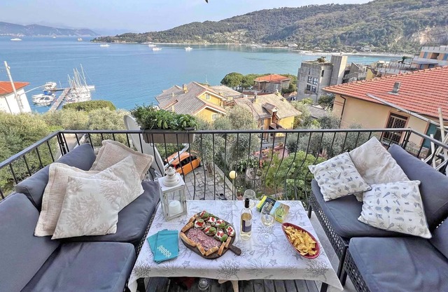 New Remodelled Apartment in 2022 with Sea Views and Free Parking