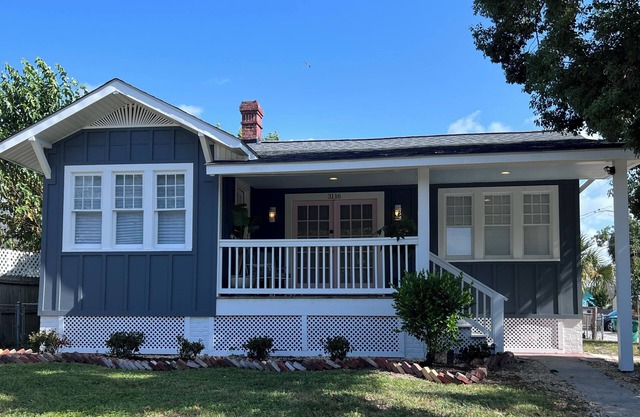 New Reno - Bungalow Near Beach - Walk to Casino & Downtown - "The Purple Frog"