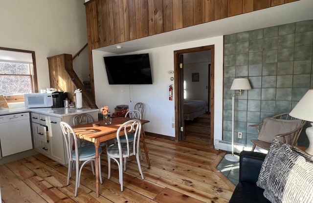 NEW RENO - Historic Loft w/views of the Berkshires