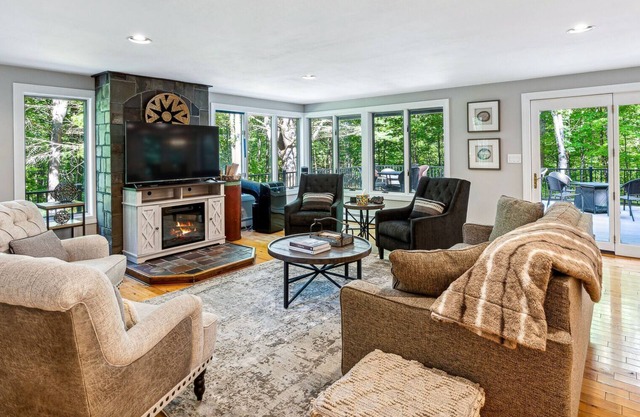 New-Renovated, Large Private Deck | Fox Crossing