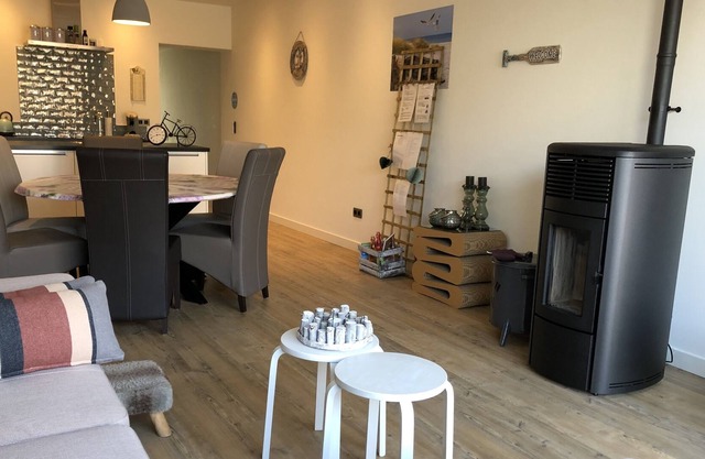 NEW renovated terraced house at 2 km from the sea with enclosed garden, child friendly.