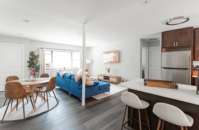 New renovation-1BR-Stylish-Modern-Next to the Lake
