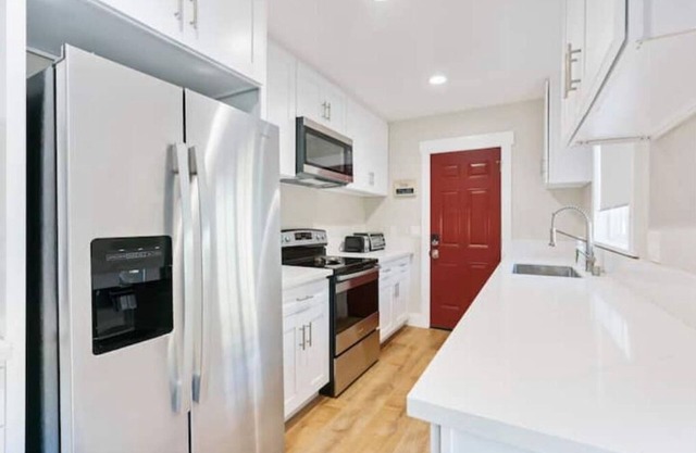 New Renovation, Great Location, 15-min from LA