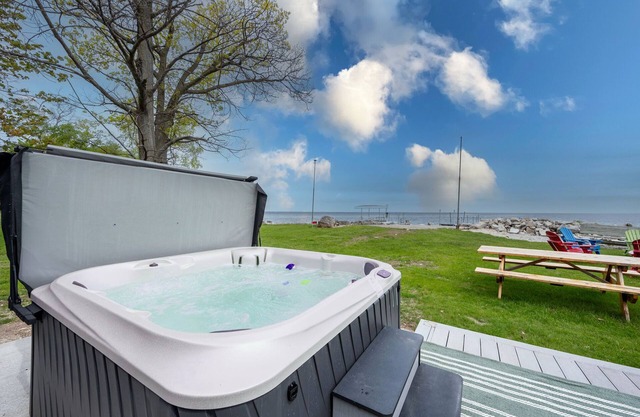 New Renovation | Lakefront | Dock | HotTub | Fish!