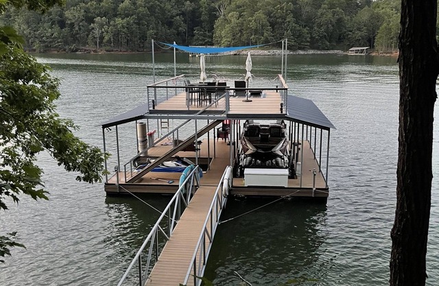 New Rental - Farmhouse Bliss by the Lake