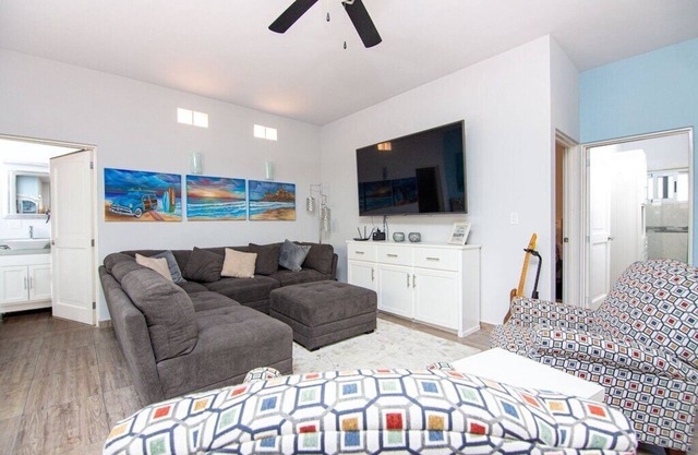 New rental! Peaceful and cozy condo, just 2 minutes from the beach.