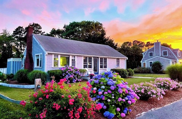 New Rental-Popponesset, 2 beds, sleeps 5, A/C, 5 house walk to beach