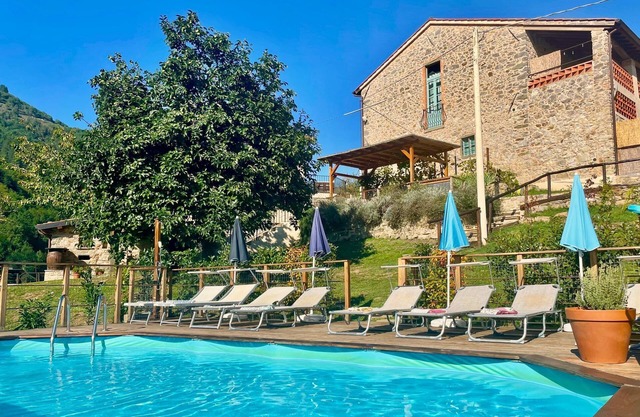 Renovierte Farmhaus, privater Pool,Tauchbecken,Bad im Fluss!Zu Fuß zur Pizzeria.