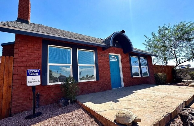New! Rileys Feel-Free 7 Minutes to Downtown Phoenix
