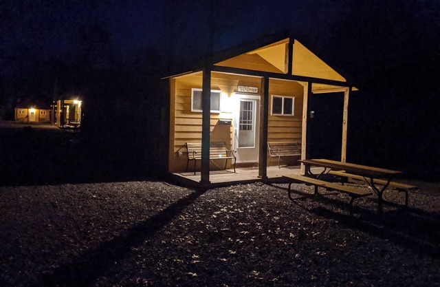 New River Cabin # 5 in der Nähe von New River / Fayetteville für 4 Personen