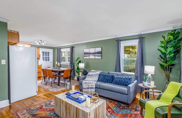 New River Gorge Cottage w/ Fire Pit, Grill & Hot Tub