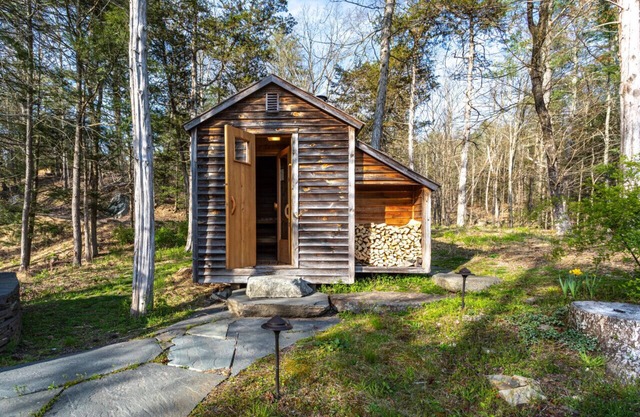 NEW: Riverfront Cottage w/Hot Tub, Sauna & Pond