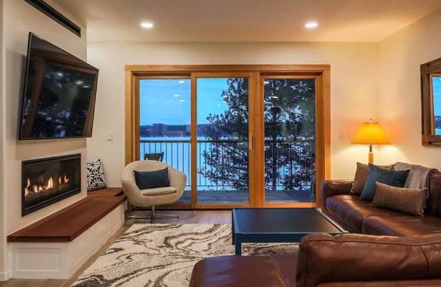 NEW Romantic LakeView Studio Beach Pool, Modern