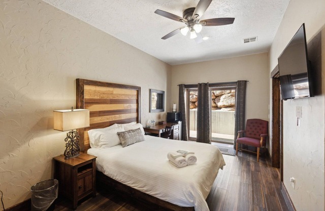 NEW! Room 15 - Monument Valley by Zion Cliff Lodge