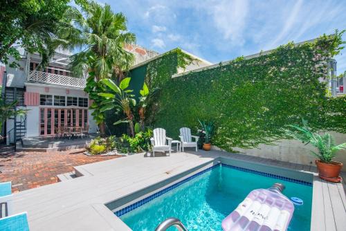 New Rose Petal Petite Suite - Pool & Parking