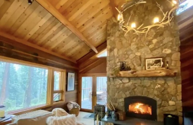 *New* Rustic-Chic Mountain Getaway, Pool Access
