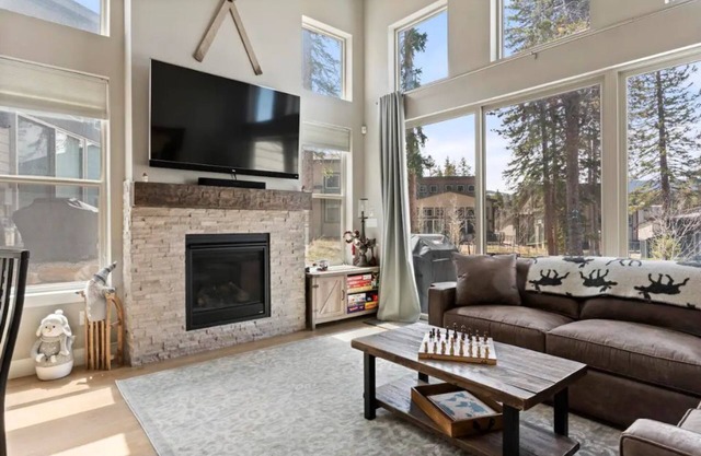 NEW! RUSTIC LUXURY (2 BR+Loft) w/ Hot Tub Near WP
