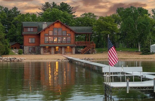 NEW! Sandy beach, Pelican Lake, Games & Pool Table