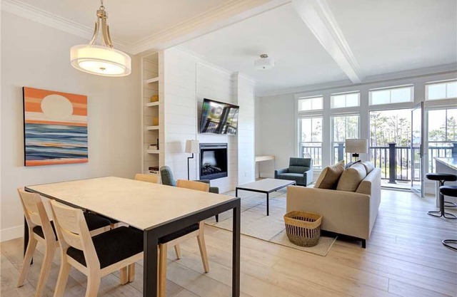 New* Seabrook's Serendipity, a family-friendly loft right in Town Center!