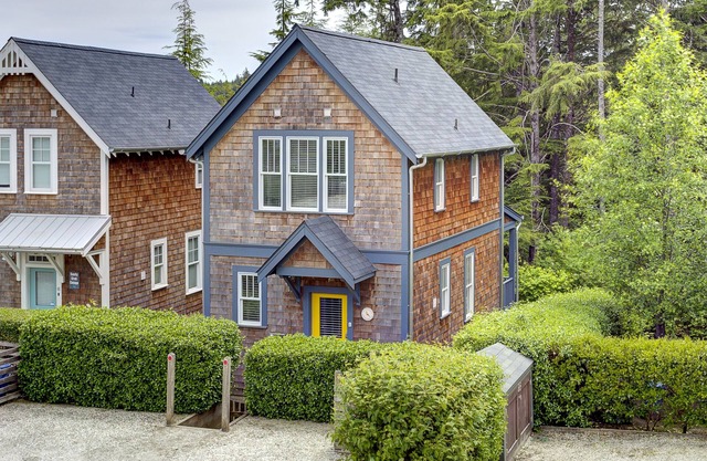 *New* Seabrook's The Goldfinch: Dog Friendly!