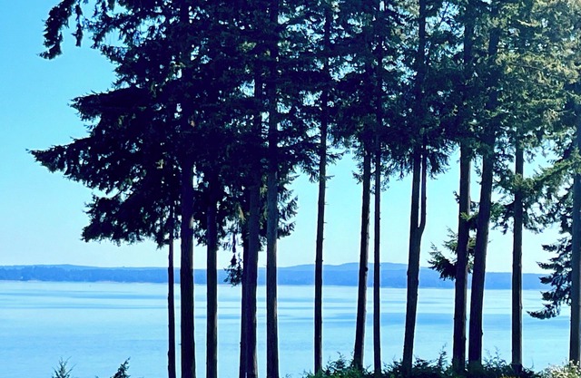 * NEW* Seaside Getaway | Sleeps 10 | 1 hr to Victoria! | Book now for 2026!