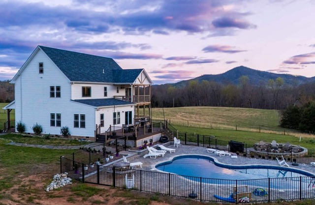 NEW! Secluded Farmhouse Winery, Hike, Lg Group❤️