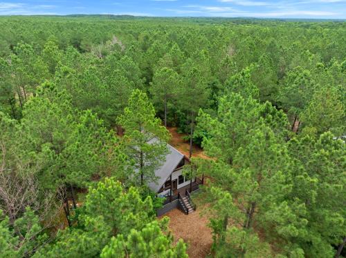 NEW Secluded Retreat with Spa Firepit & Games