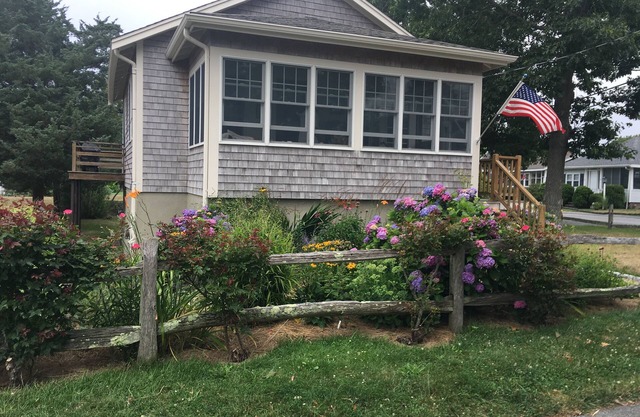 New Silver Beach Waterfront Cottage