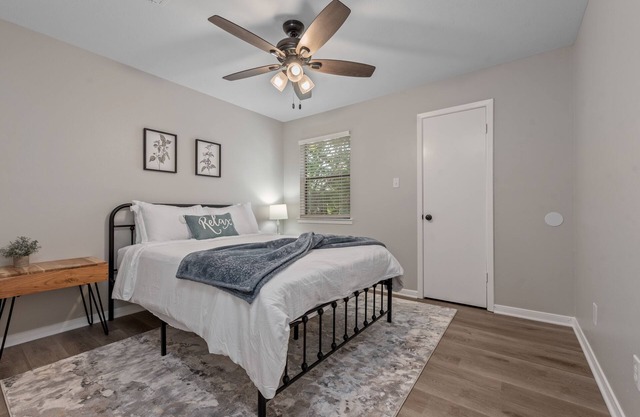New! Simplistic Getaway - 3 miles to campus!