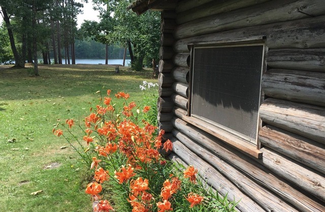 New! Sleeps 15 Level lawn to lake. Sandy beach. Two docks. Great fishing.