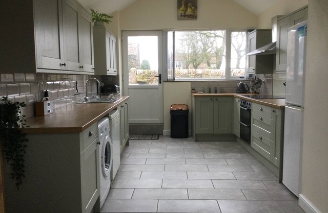 NEW Sleeps 8 or 10, Peak District, Nr Buxton