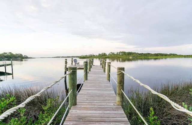 New Smyrna Luxury River Oasis w/Dock & Pool