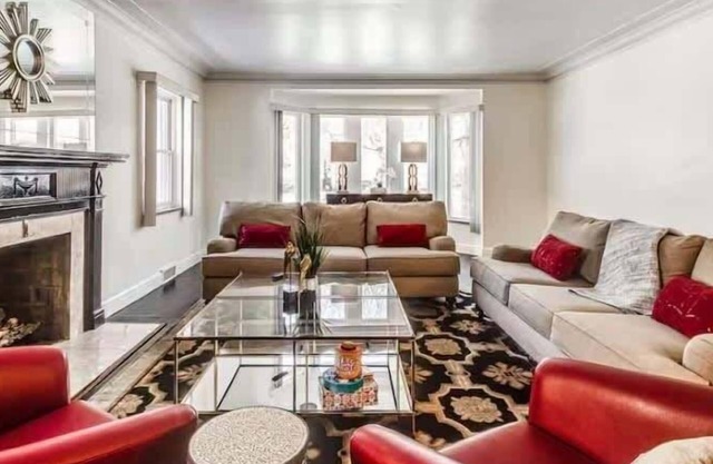 NEW! Spacious 5BR | Sleeps 10 | University District