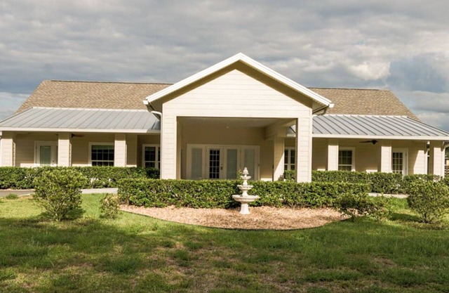 New Spacious Construction 4 bedroom 4.5 bathrooms. Family Friendly