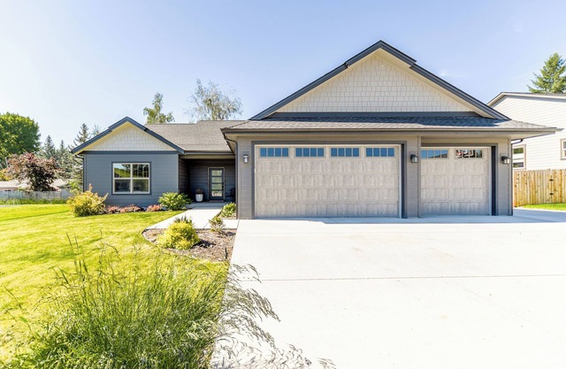 New Spacious Home with 3 Car Garage, Private Backyard, close to Downtown