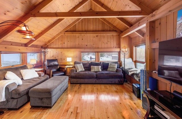 New Spacious Stowe Home, Stowe Mt Views. Woodstove