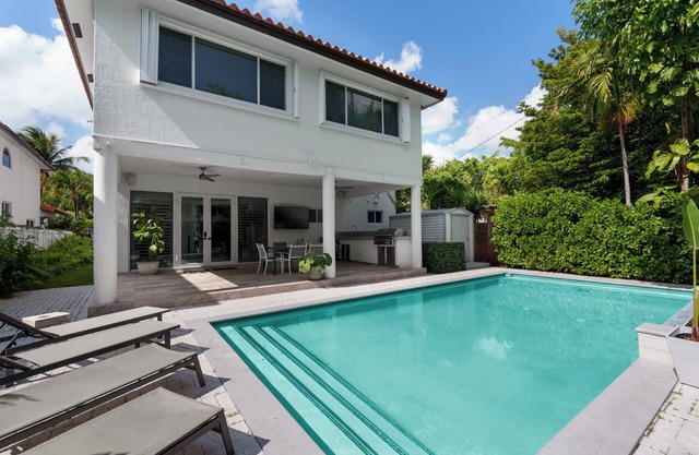 New Spacious Villa, w/ Private Pool, Near Coral Gables, Brickell, Little Havana