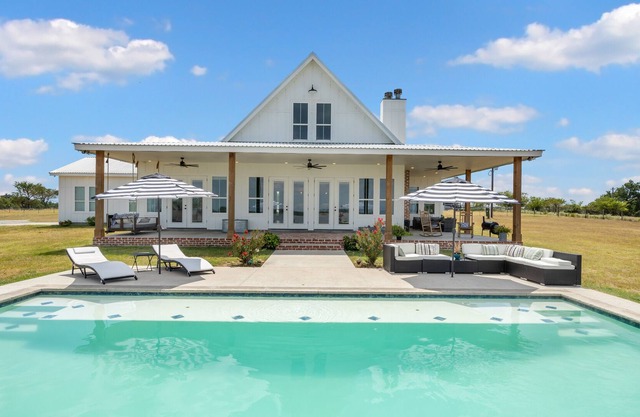 NEW!!! Spectacular Lake View Home with pool overlooking peaceful Lake Limestone!