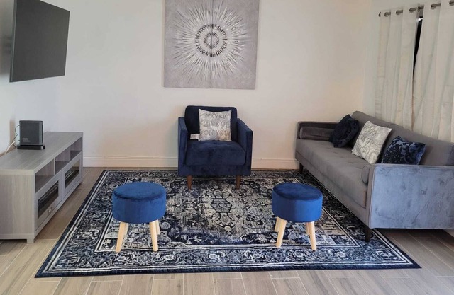 NEW STAR 3/ Beautiful 2 bedrooms 1 bath family oriented apartment