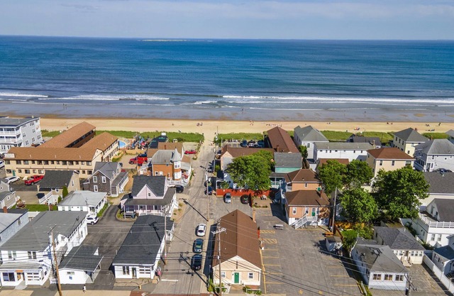 NEW! Steps From the Sand & Short Walk to the Pier