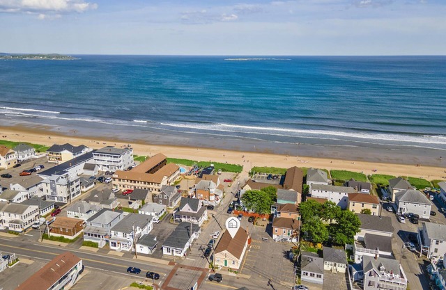 NEW! Steps From the Sand & Short Walk to the Pier