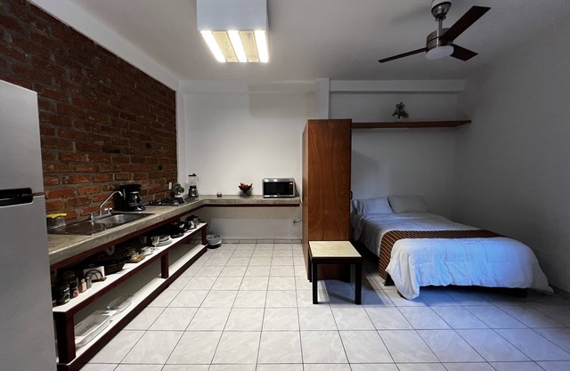 New Studio Apartment w/ huge patio + AC