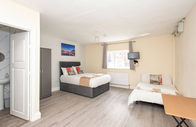 *New* Studio Chelsfield Zone 6