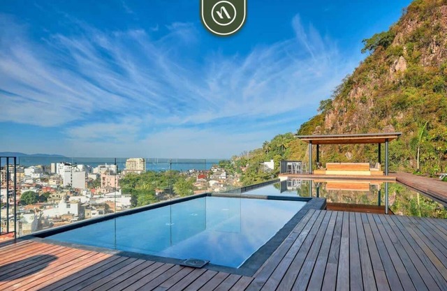 New Studio - King Bed - Pool - Jacuzzi - Gym