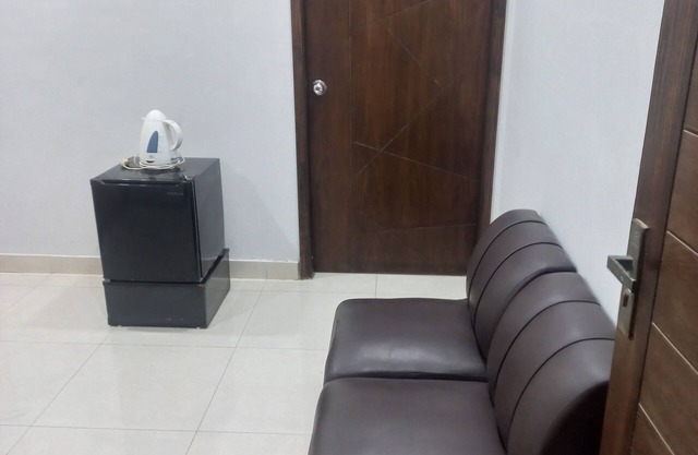 New studio-Specio, City Tower and shopping Mall, Gulistan e Johar, Block 5,KHI