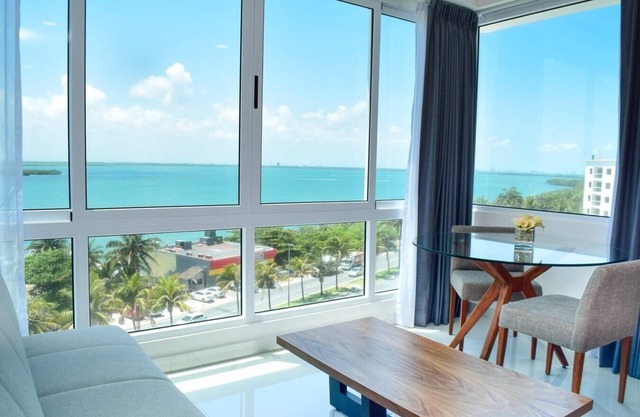 New studio, stunning lagoon views, beach access
