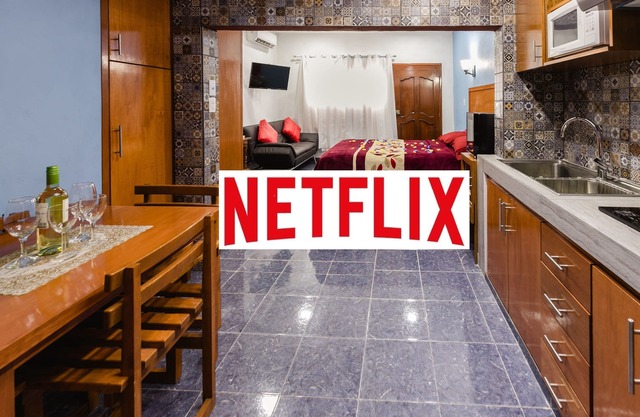 Neu! Studio mit Balkon, WiFi +, Weinkühler und mehr!